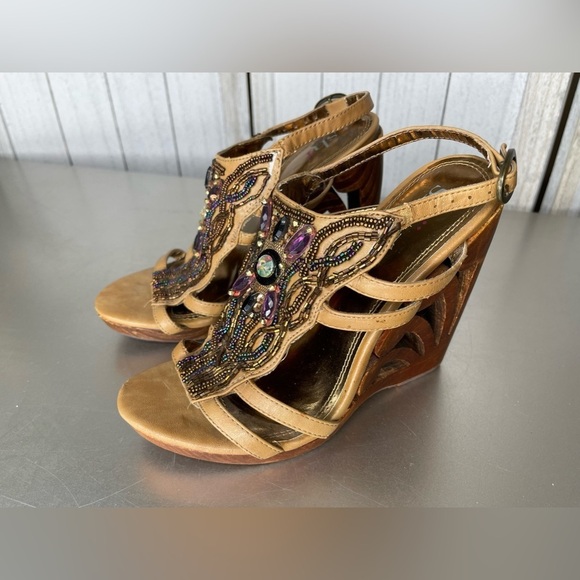 Women's Shi by Journey Wood Wedge Heels Beaded Sequin Top Sandals Size 8 - Picture 3 of 7